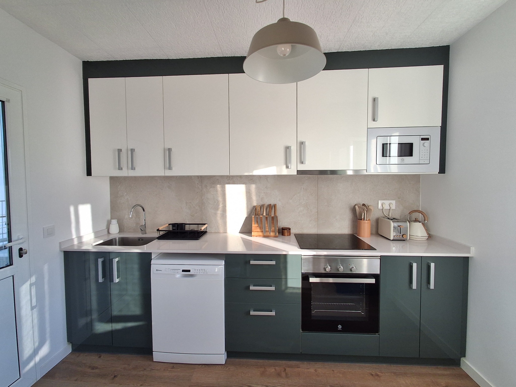 Cocina moderna reformada en Menorca